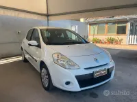 Usata Renault Clio II 64 CV (47 kW) 2010 Bianco Berlina