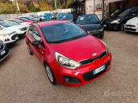 Usata Kia Rio EX 85 CV (62 kW) 2011 Rosso Berlina