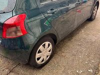 Usata Toyota Yaris 92 CV (67 kW) 2006 Verde Utilitaria