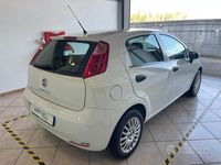 Usata Fiat Punto Young 69 CV (50 kW) 2016 Bianco Berlina