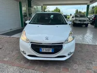 Usata Peugeot 208 Active 82 CV (60 kW) 2013 Bianco Utilitaria