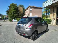 Usata Lancia Ypsilon 69 CV (50 kW) 2024 Grigio Utilitaria