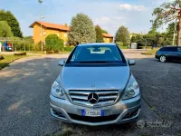 Usata Mercedes B180 109 CV (80 kW) 2011 Grigio Utilitaria