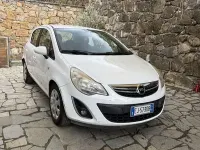 Usata Opel Corsa Edition 75 CV (55 kW) 2011 Utilitaria
