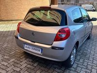 Usata Renault Clio II LE 75 CV (55 kW) 2007 Grigio Berlina