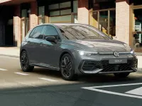 Nuova VW Golf VIII R-line Plus 150 CV (110 kW) 2026 Dolphin grey metallizzato Berlina