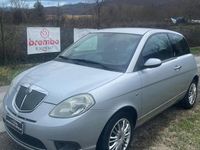 Usado Lancia Ypsilon 60 HP (44 kW) 2010 Cinzento Citadino