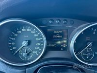 Usata Mercedes GL320 224 CV (164 kW) 2006 Grigio SUV