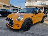 Usata Mini Cooper D Business 116 CV (85 kW) 2017 Giallo Utilitaria