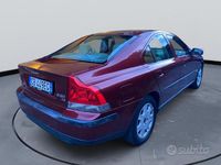Usata Volvo S60 163 CV (119 kW) 2002 Rosso Berlina