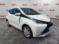 Usata Toyota Aygo X-play 70 CV (51 kW) 2018 Bianco Utilitaria