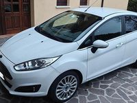 Usata Ford Fiesta 75 CV (55 kW) 2015 Bianco Utilitaria
