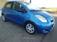 Usata Toyota Yaris Sol 99 CV (72 kW) 2011 Blu Berlina