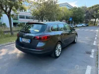 Usata Opel Astra Cosmo 110 CV (80 kW) 2011 Grigio Station wagon