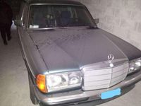 Usata Mercedes 240 71 CV (52 kW) 1986 Blu/azzurro