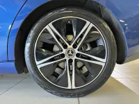 Usata Mercedes B180 AMG Line Premium Plus 116 CV (85 kW) 2023 Blu/azzurro Utilitaria