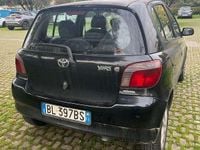 Usata Toyota Yaris Sol 68 CV (50 kW) 2000 Nero Berlina