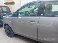 Usata Lancia Ypsilon 86 CV (63 kW) 2013 Grigio Utilitaria