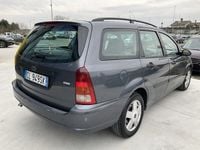Begagnad Ford Focus Zetec 2004 Grå Kombi