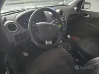Usata Ford Fiesta 75 CV (55 kW) 2006 Nero Utilitaria