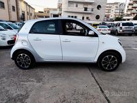Begagnad Smart ForFour Passion 2016 Vit Halvkombi