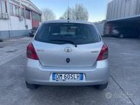 Usata Toyota Yaris 87 CV (63 kW) 2007 Grigio Utilitaria