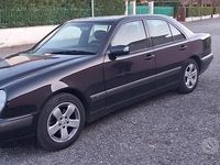 Usata Mercedes E240 136 CV (100 kW) 2002 Nero Berlina