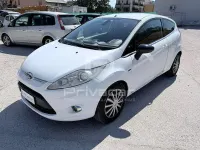 Usata Ford Fiesta 90 CV (66 kW) 2010 Bianco Utilitaria