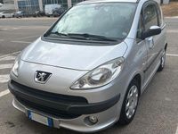 Usata Peugeot 1007 73 CV (53 kW) 2005 Grigio Monovolume