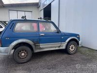Usata Lada niva 75 CV (55 kW) 2000 SUV