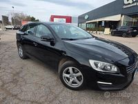 Usata Volvo V60 Momentum 114 CV (83 kW) 2015 Nero Station wagon