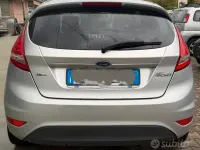 Gebraucht Ford Fiesta Titanium 68 PS (50 kW) 2010 Grau Limousine