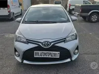 Usata Toyota Yaris Sol 69 CV (50 kW) 2015 Grigio Utilitaria