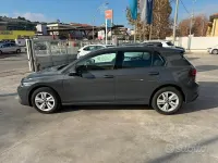 Usata VW Golf VIII Life 115 CV (84 kW) 2025 Grigio Berlina