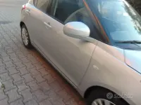 Usata Suzuki Swift 94 CV (69 kW) 2010 Grigio Utilitaria