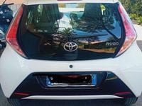 Usata Toyota Aygo 69 CV (50 kW) 2016 Bianco Utilitaria
