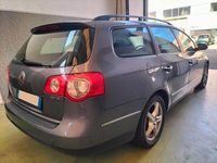 Usata VW Passat Comfortline 284 CV (208 kW) 2005 Grigio Station wagon