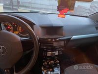 Usata Opel Astra GTC 110 CV (80 kW) 2009 Bianco Berlina