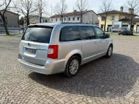 Usata Lancia Voyager Gold 163 CV (119 kW) 2012 Grigio Monovolume