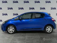 Usata Toyota Yaris Hybrid Active 101 CV (74 kW) 2017 Blu Berlina