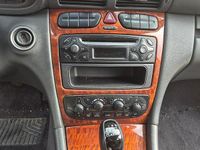 Usata Mercedes 220 150 CV (110 kW) 2003 Grigio Berlina