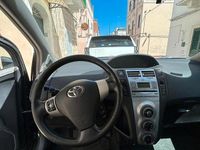 Usata Toyota Yaris 90 CV (66 kW) 2007 Nero Utilitaria