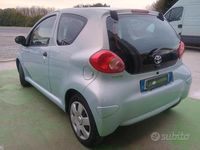 Usata Toyota Aygo 67 CV (49 kW) 2007 Grigio Utilitaria