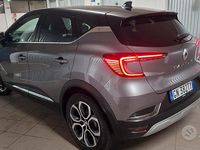 Usata Renault Captur 100 CV (73 kW) 2023 Grigio SUV