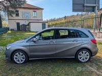 Usata Mercedes B200 156 CV (114 kW) 2012 Grigio Monovolume