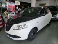 Usata Lancia Ypsilon 69 CV (50 kW) 2015 Bianco Utilitaria