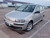 Usado Fiat Punto 60 CV (44 kW) 2001 Gris Utilitario