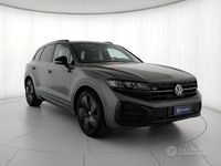 Usata VW Touareg R-line 231 CV (169 kW) 2024 Silicon grey metallizzato SUV