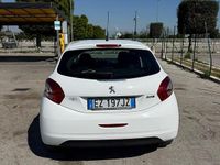 Usata Peugeot 208 68 CV (50 kW) 2015 Bianco Utilitaria