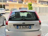 Usata Ford Fiesta Ghia 70 CV (51 kW) 2005 Grigio Utilitaria